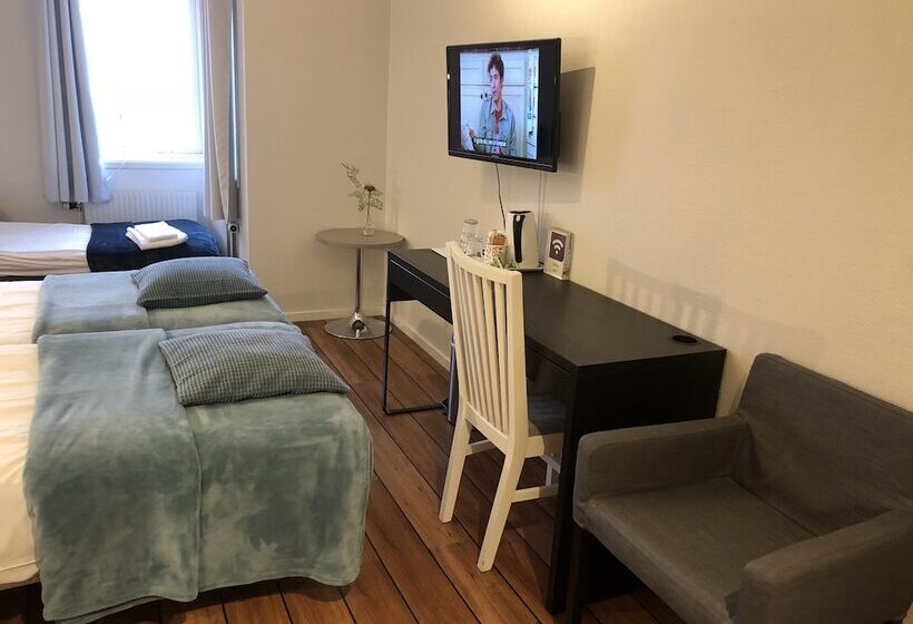 חדר סטנדרט לשלושה, Rasta Falkoping