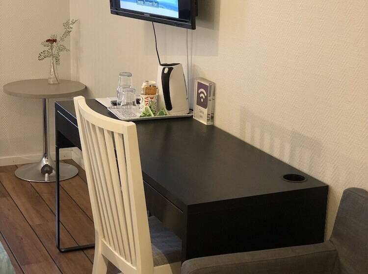 חדר סטנדרט לשלושה, Rasta Falkoping