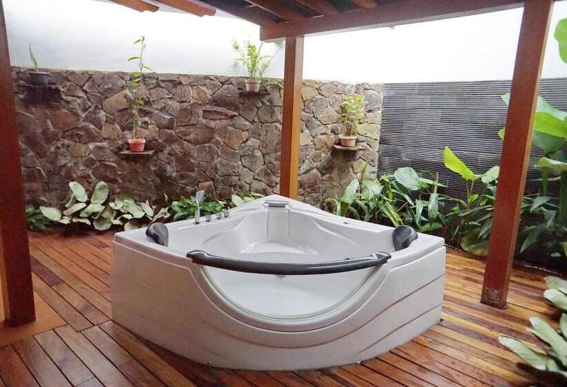 جناح غرفتين نوم, Spring Hill Hotel Ruteng