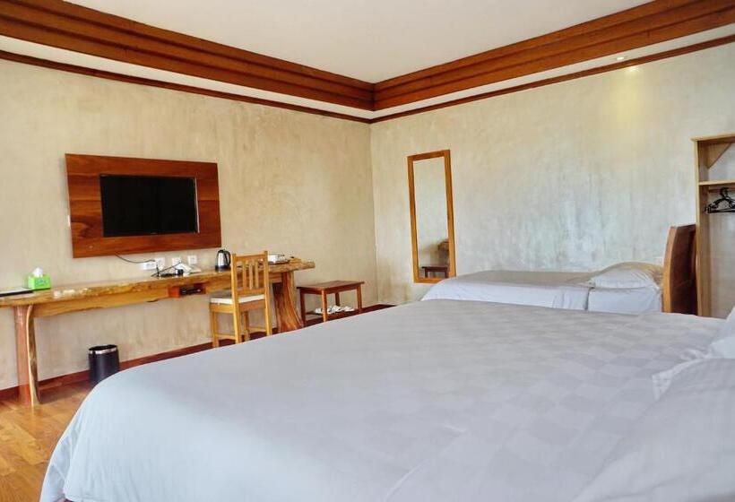 غرفة ديلوكس ثلاثية, Spring Hill Hotel Ruteng