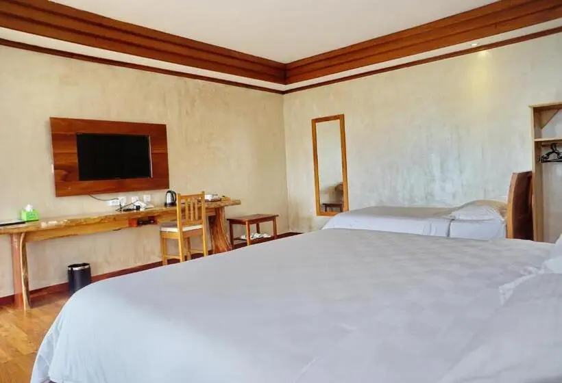 اتاق لوکس سه تخته, Spring Hill Hotel Ruteng