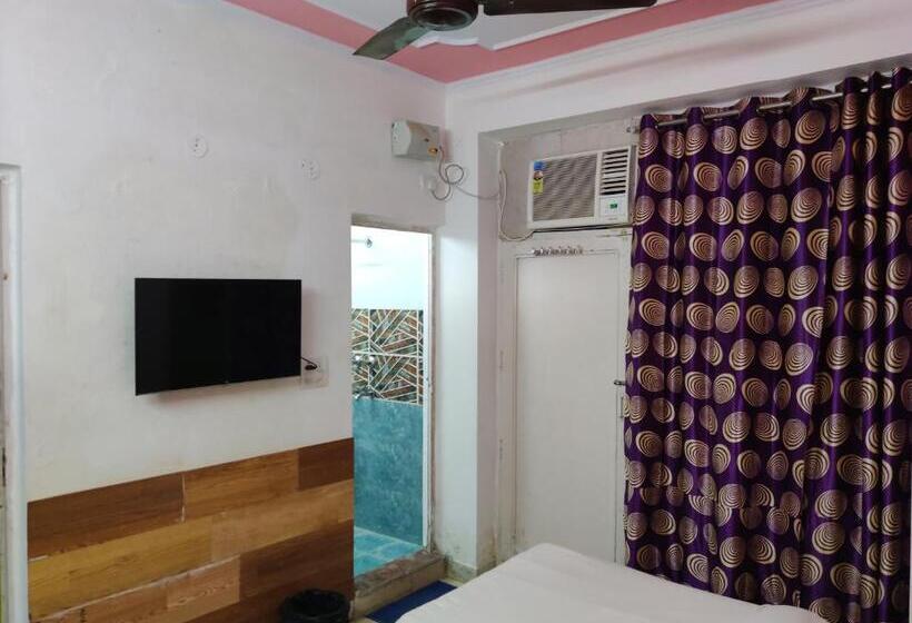 اتاق لوکس با بالکن, Anand Villa One