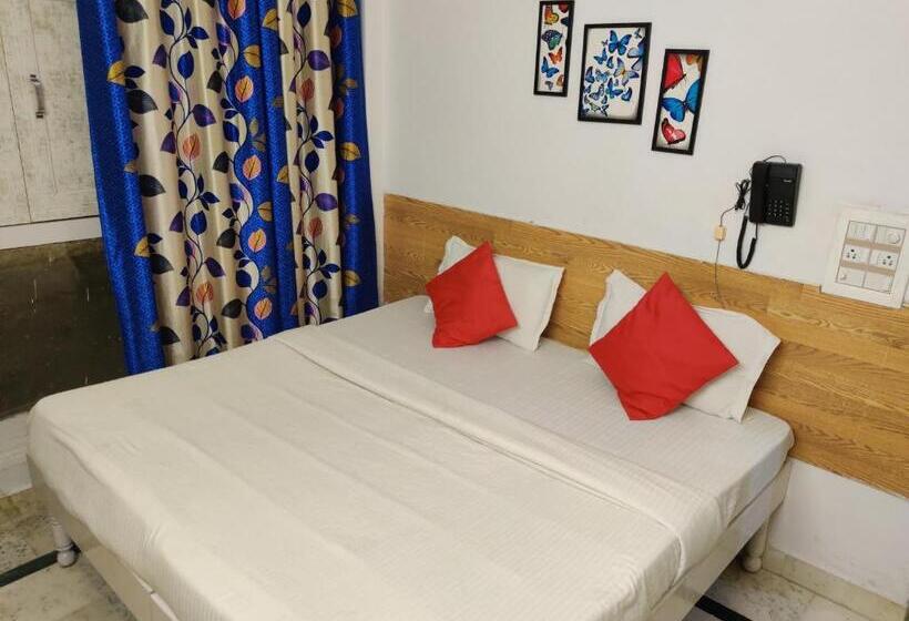 اتاق لوکس, Anand Villa One