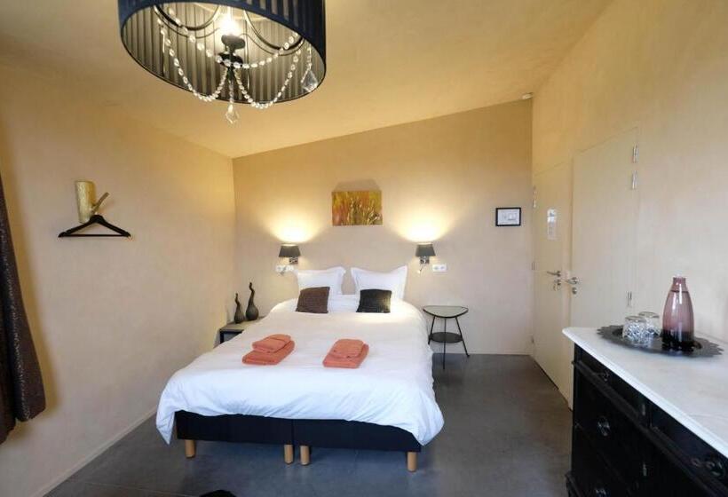 Номер Стандарт Вид на Сад, Maison D'hôtes Cerf'titude