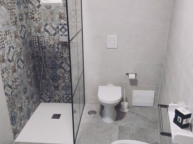 اتاق خانوادگی, B&b I Borbone