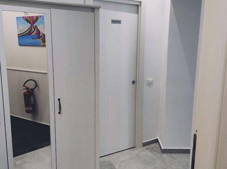 اتاق خانوادگی, B&b I Borbone