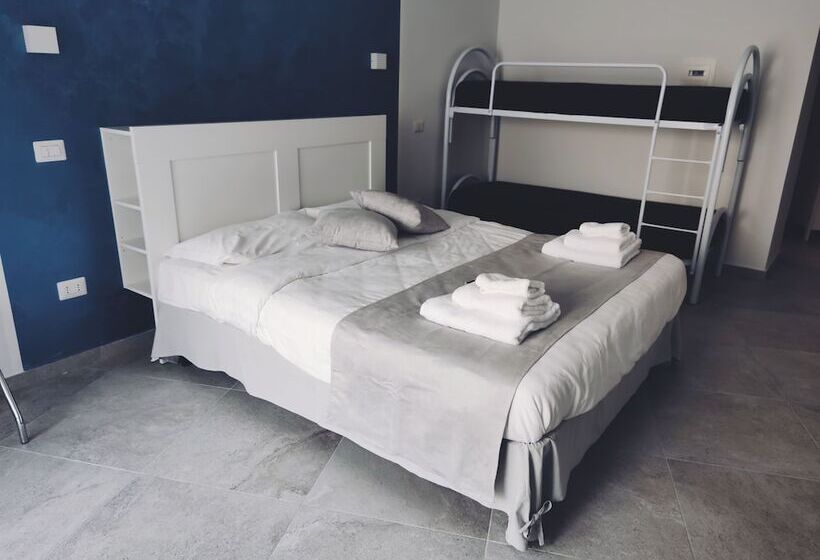 اتاق خانوادگی, B&b I Borbone