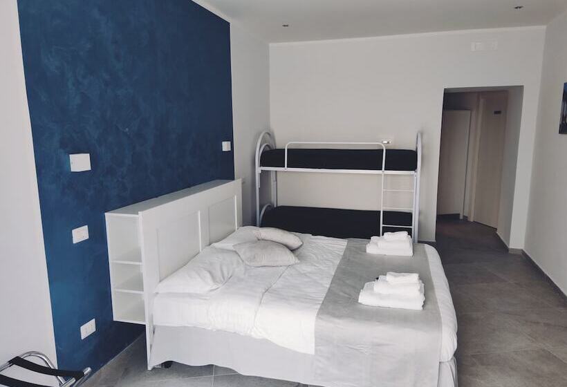 اتاق خانوادگی, B&b I Borbone