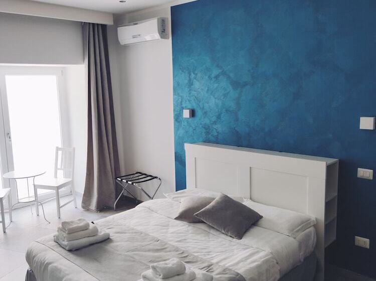 اتاق خانوادگی, B&b I Borbone