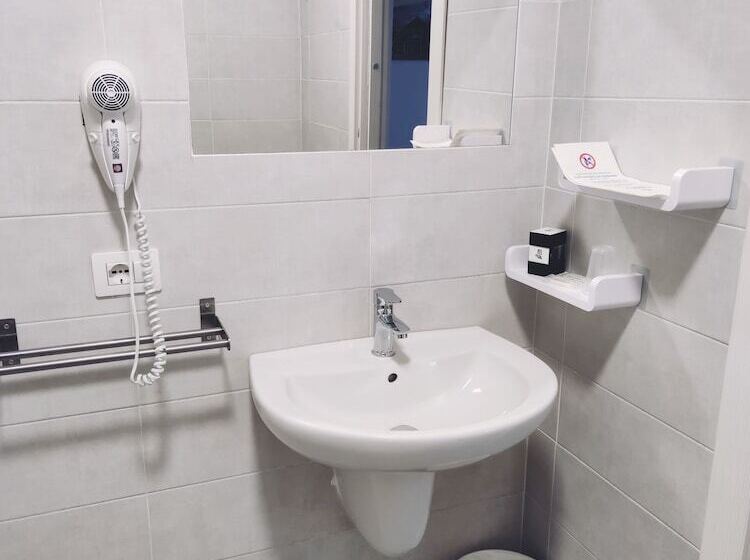 اتاق خانوادگی, B&b I Borbone