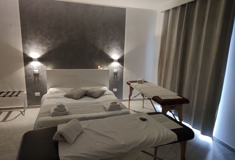 اتاق خانوادگی, B&b I Borbone