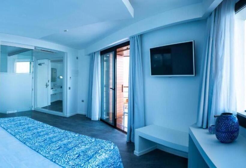 חדר סופריור עם נוף לים ומרפסת, Boutique La Marquesina  Adults Only