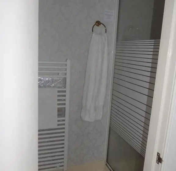 スタンダードトリプルルーム, Dunallan Guest House