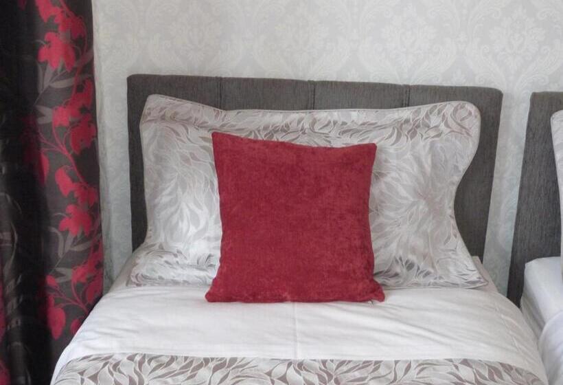 اتاق استاندارد سه نفره, Dunallan Guest House