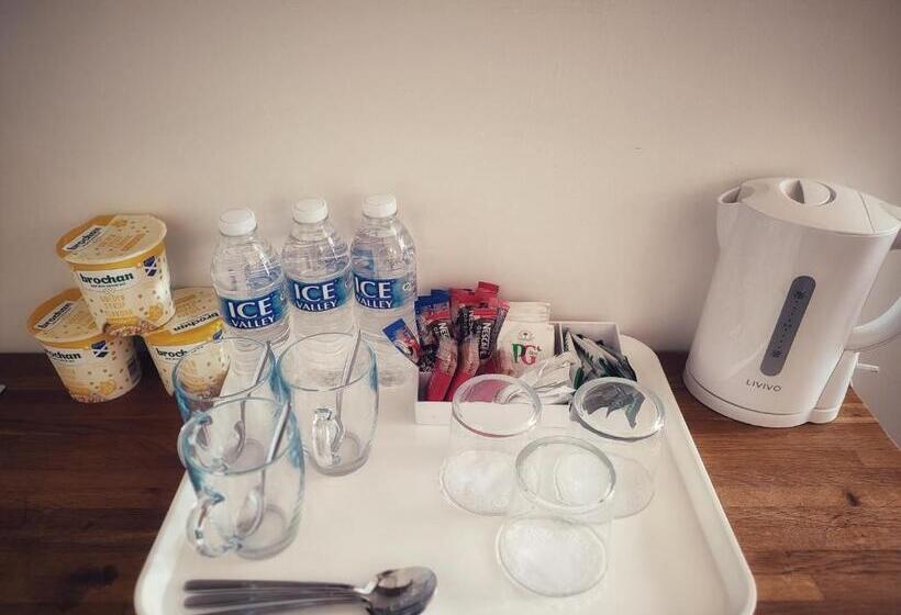 اتاق خانوادگی, Dunallan Guest House