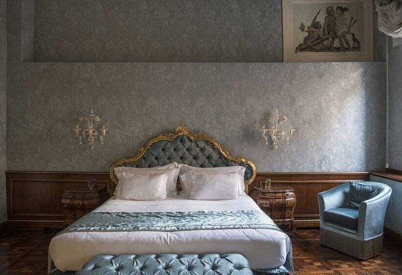 Полулюкс, Nani Mocenigo Palace