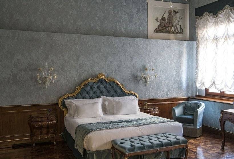 Полулюкс, Nani Mocenigo Palace