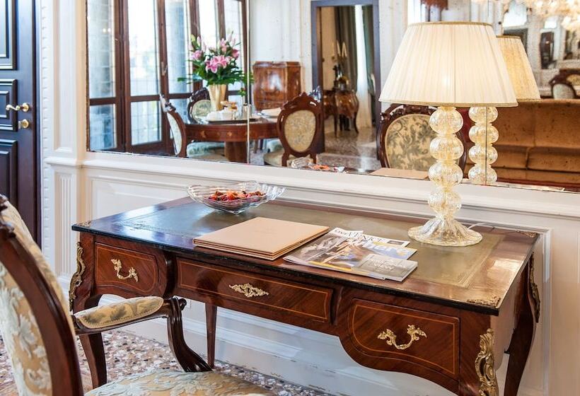 Президентский Люкс, Nani Mocenigo Palace