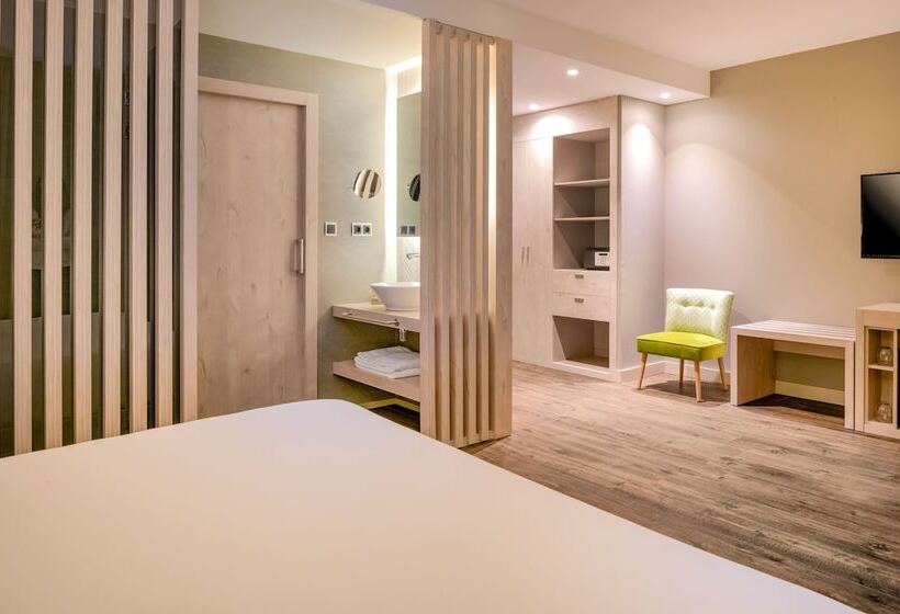 Deluxe room with river view, Palacio Tondon, La Rioja Brinas, Autograph Collection