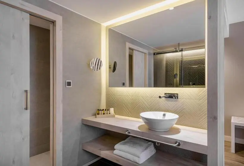 Deluxe room with river view, Palacio Tondon, La Rioja Brinas, Autograph Collection