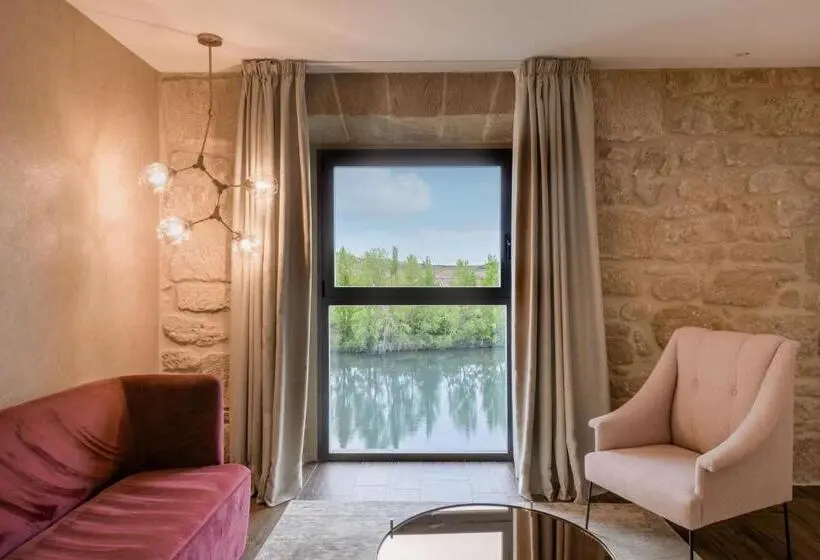 سوئیت جونیور با تخت بزرگ, Palacio Tondon, La Rioja Brinas, Autograph Collection