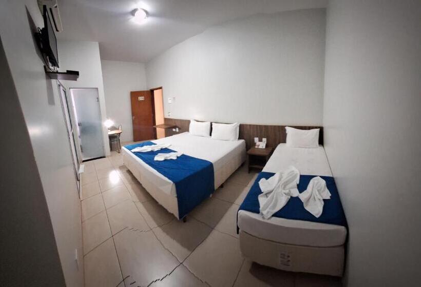 חדר סטנדרט לשלושה, Redentor