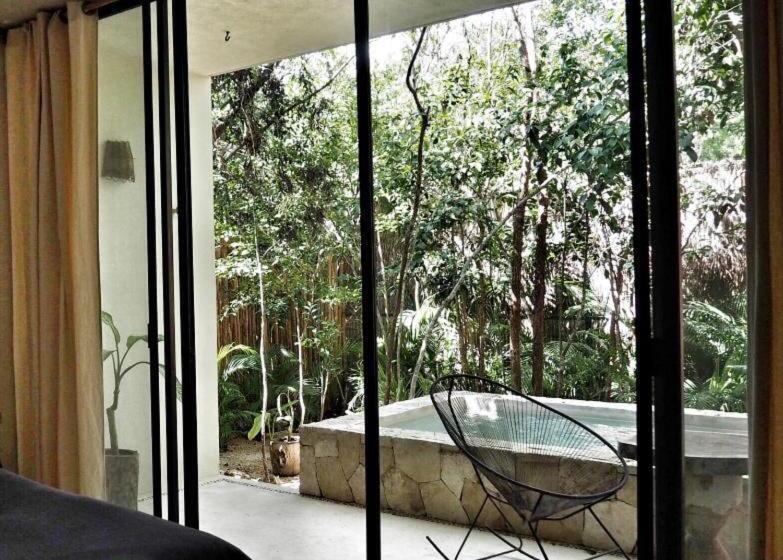 غرفة أساسية, Una Vida