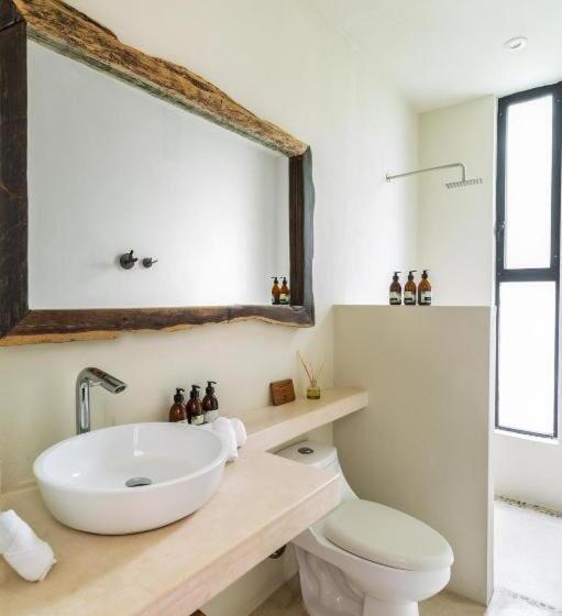 غرفة قياسية مزوَّدة بتراس, Una Vida