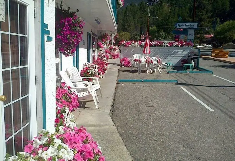 اتاق خانوادگی, Appletree Inn