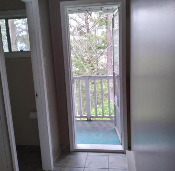 اتاق عادی, Appletree Inn