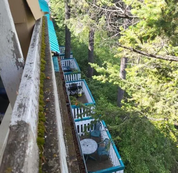 1 Bedroom Penthouse Apartment, Appletree Inn