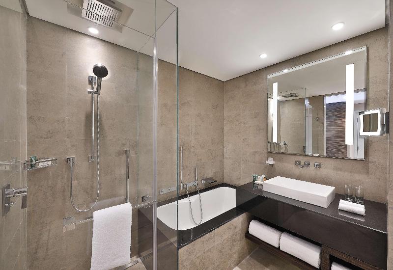 מיטת קינג בסוויטה, Hilton Riyadh Hotel & Residences
