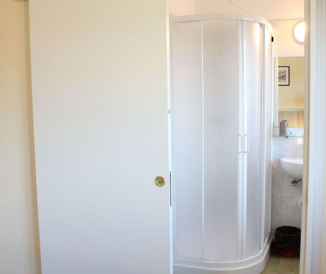 غرفة قياسية فردية, Luca