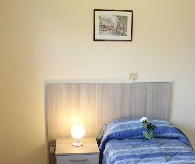 标准单人间, Luca