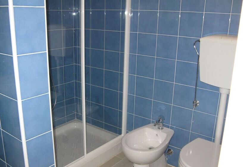 四人高级间, Luca