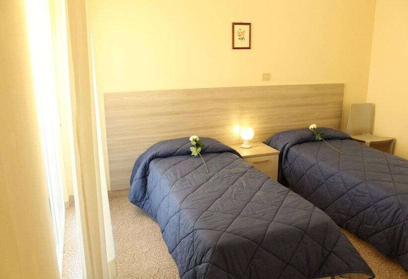 四人高级间, Luca