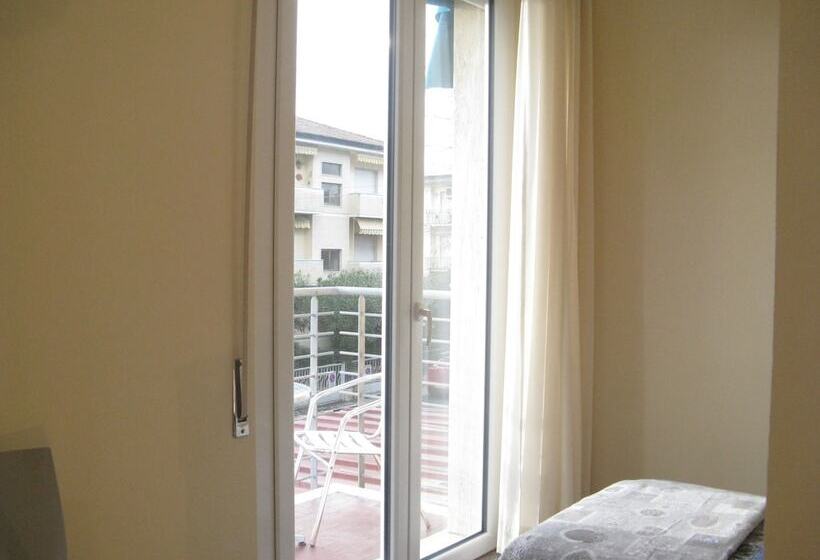 غرفة سوبيريور ثلاثية, Luca