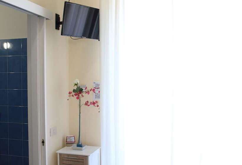 غرفة قياسية فردية مزودة بشُرفة, Luca