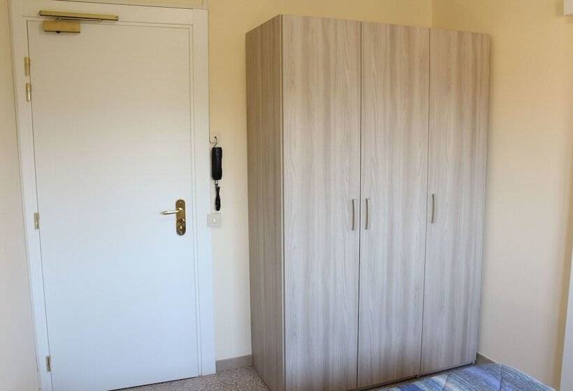 غرفة قياسية فردية, Luca