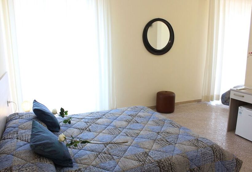 高级三人间, Luca