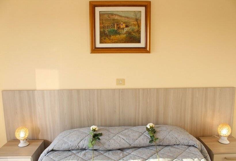 带阳台及侧面海景的标准房间, Luca