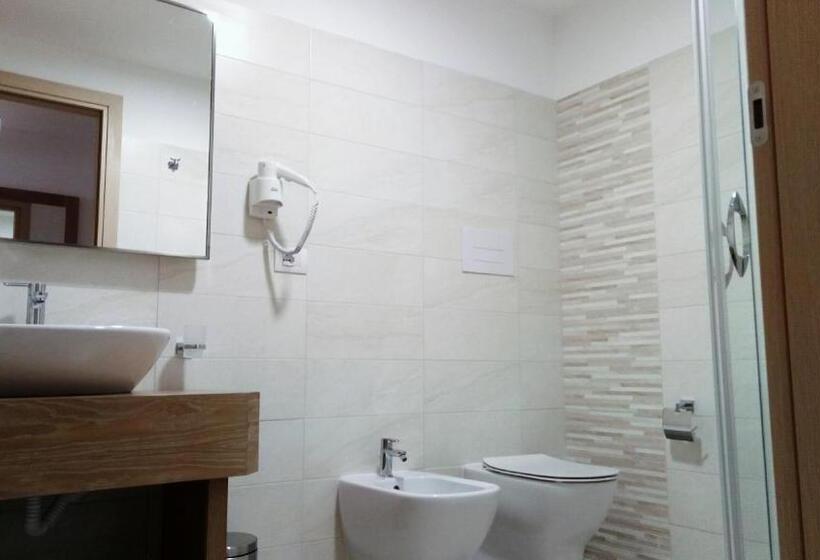 غرفة ديلوكس, Maria