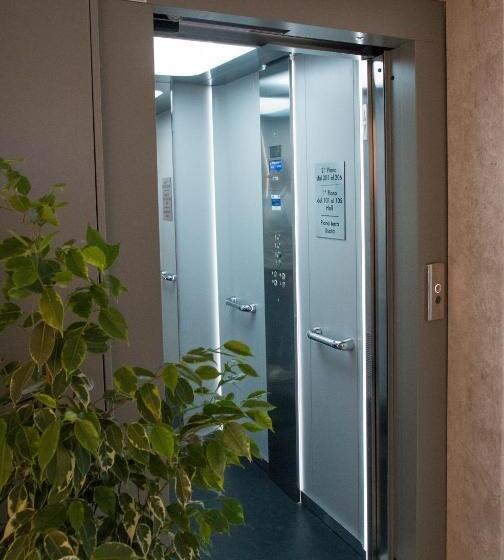 חדר אקונומי, Maria