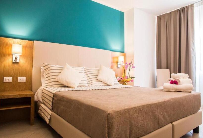 غرفة كلاسيكية ثلاثية, Maria