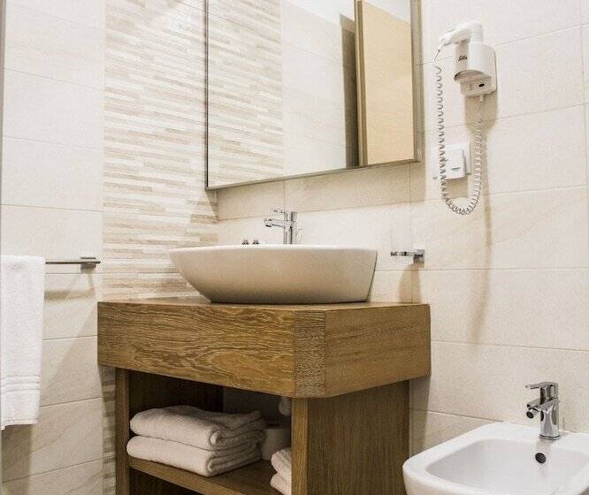 חדר דלוקס, Maria