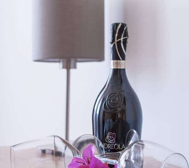 غرفة كلاسيكية ثلاثية, Maria