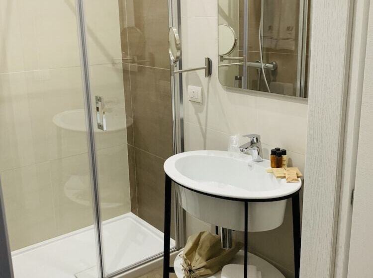 جناح جونيور, M&f