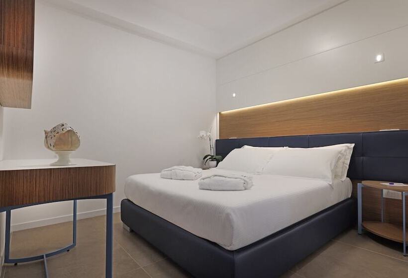 جناح جونيور, M&f