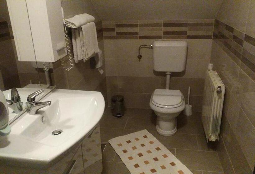 חדר סטנדרט לארבעה, Pansion I Restoran Bijela Ruža