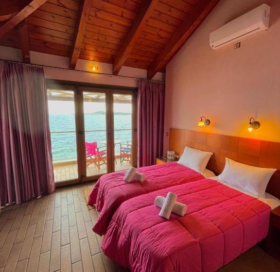 Triple Room Sea View, Entheon Rooms